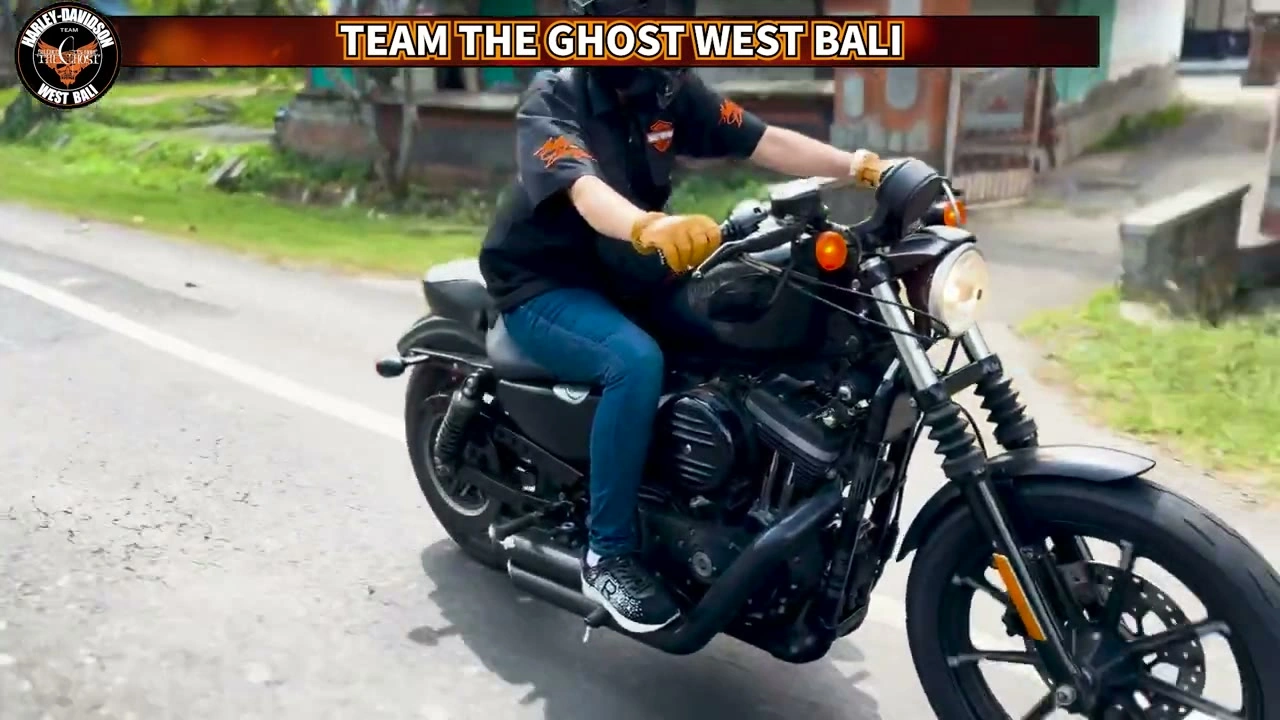 アイアンに乗るライダー 顔あり｜2024年6月 バリ島ハーレーツーリング — TEAM THE GHOST West Bali