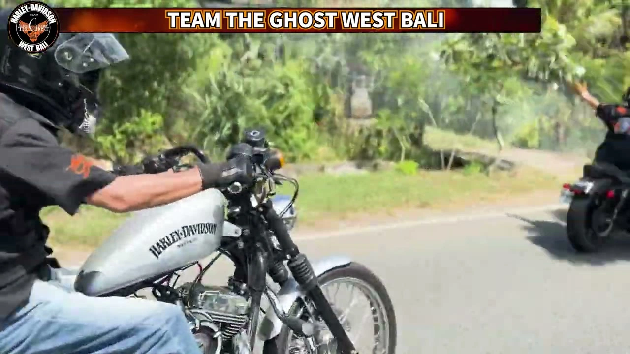 2台が並走 顔あり｜2024年6月 バリ島ハーレーツーリング — TEAM THE GHOST West Bali