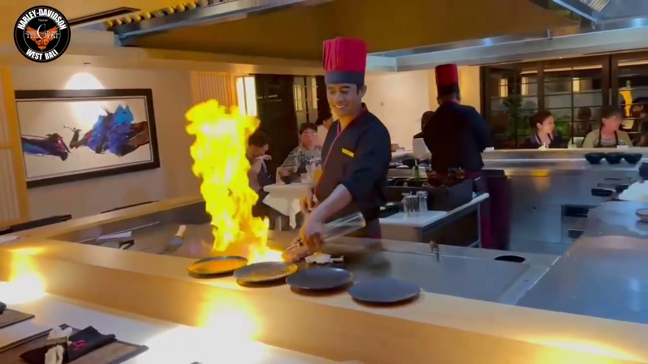 鉄板焼きの炎ショー｜2024年11月 バリ島ハーレーツーリング — TEAM THE GHOST West Bali