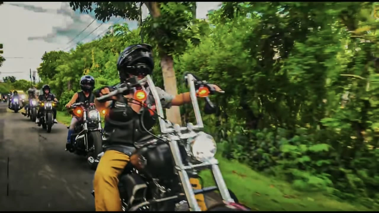 夜のツーリング（ヘッドライト）｜2024年12月 バリ島ハーレーツーリング — TEAM THE GHOST West Bali