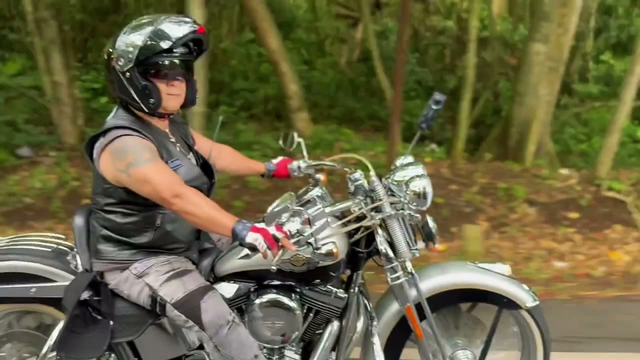 バイクにまたがるメンバー ポートレート｜2025年1月 バリ島ハーレーツーリング — TEAM THE GHOST West Bali