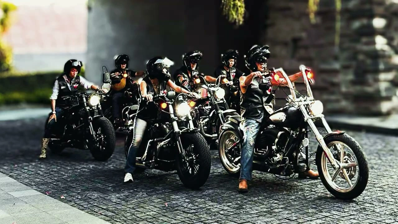 ハーレーが勢ぞろいの集合｜2025年1月 バリ島ハーレーツーリング — TEAM THE GHOST West Bali