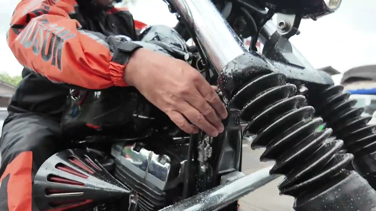 愛車にまたがるメンバー｜2025年2月 バリ島ハーレーツーリング — TEAM THE GHOST West Bali