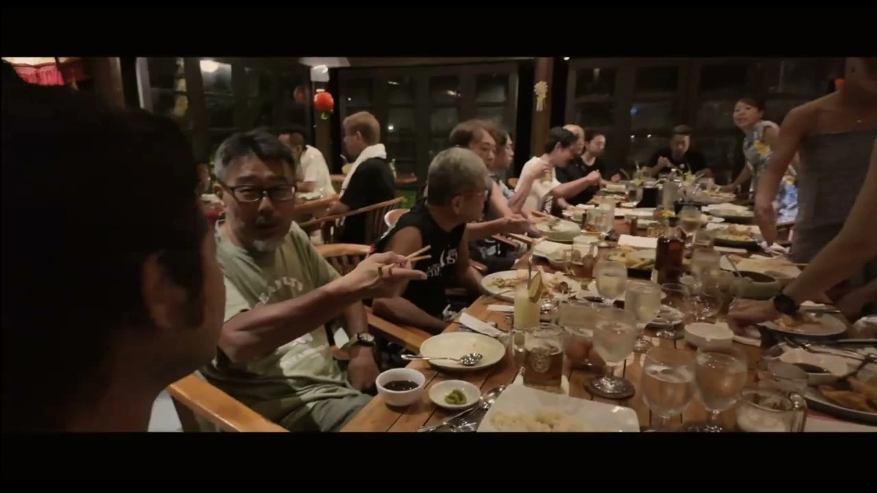 大人数の食事テーブル（チーム愛）｜2025年2月 バリ島ハーレーツーリング — TEAM THE GHOST West Bali