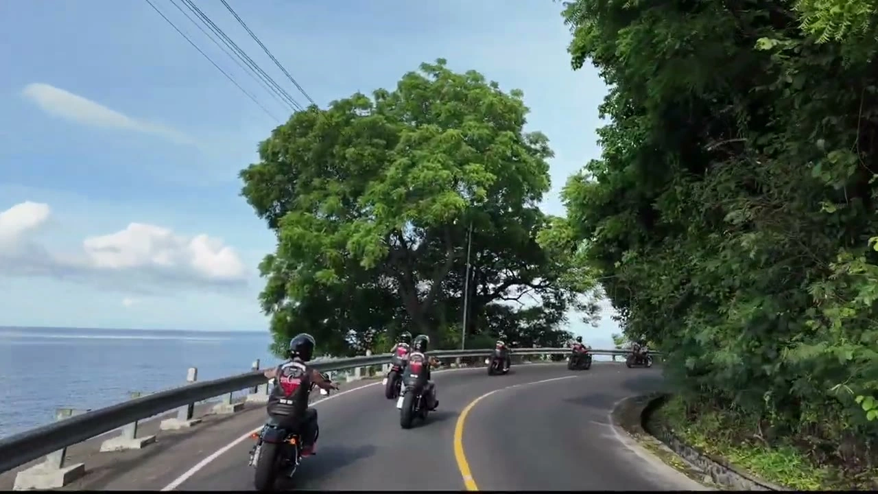 海沿いの絶景ワインディング走行｜2025年2月 バリ島ハーレーツーリング — TEAM THE GHOST West Bali
