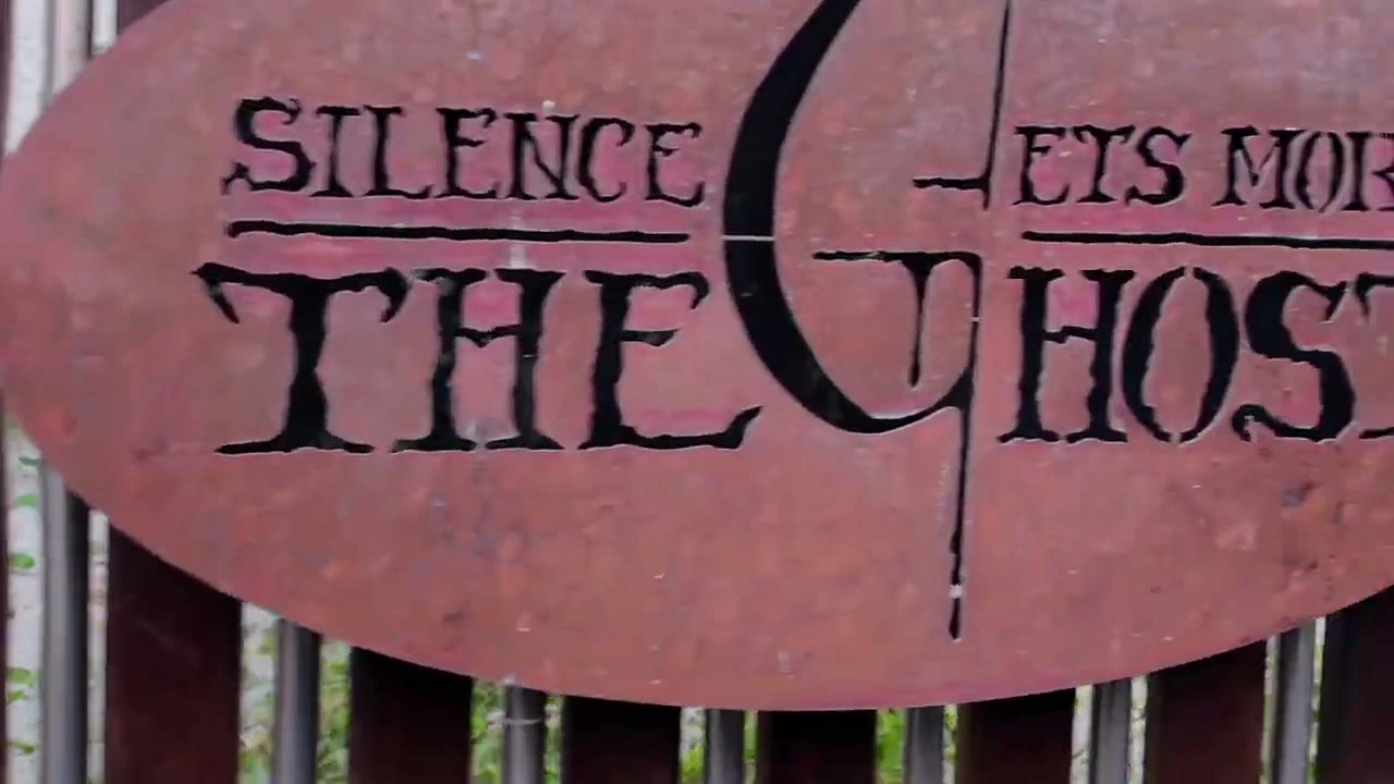 THE GHOST の看板ロゴ｜2025年2月 バリ島ハーレーツーリング — TEAM THE GHOST West Bali