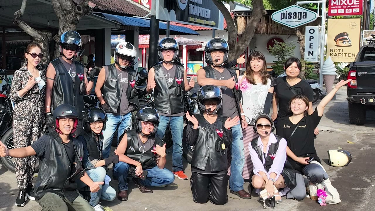 バイクを囲んだ集合写真｜2025年3月 バリ島ハーレーツーリング — TEAM THE GHOST West Bali