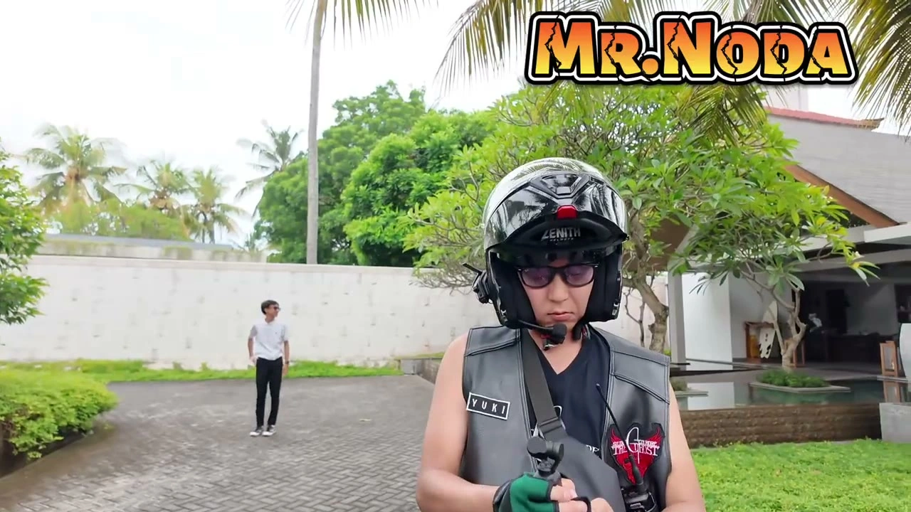 Mr.Noda 食事中の顔｜2025年3月 バリ島ハーレーツーリング — TEAM THE GHOST West Bali