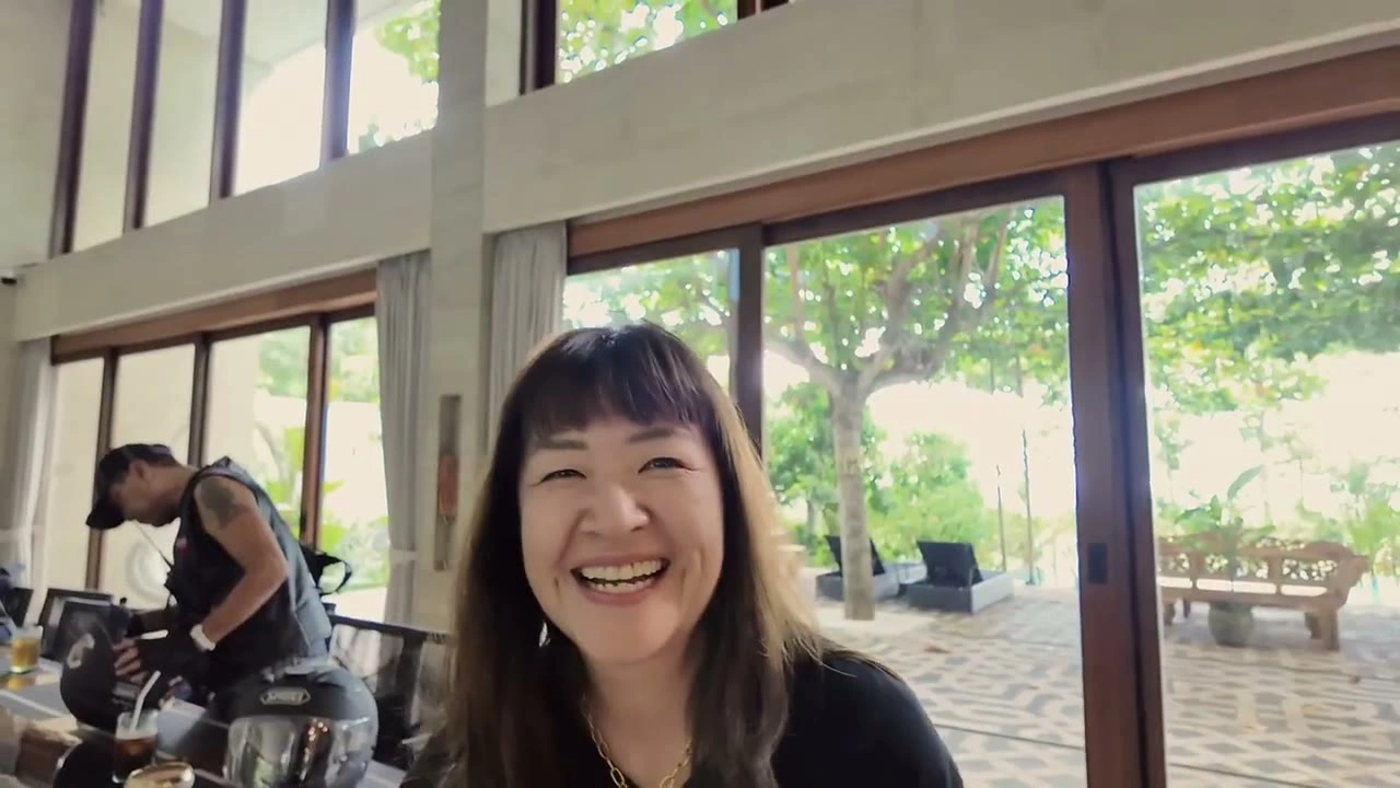 満面の笑みの女性メンバー｜2025年3月 バリ島ハーレーツーリング — TEAM THE GHOST West Bali