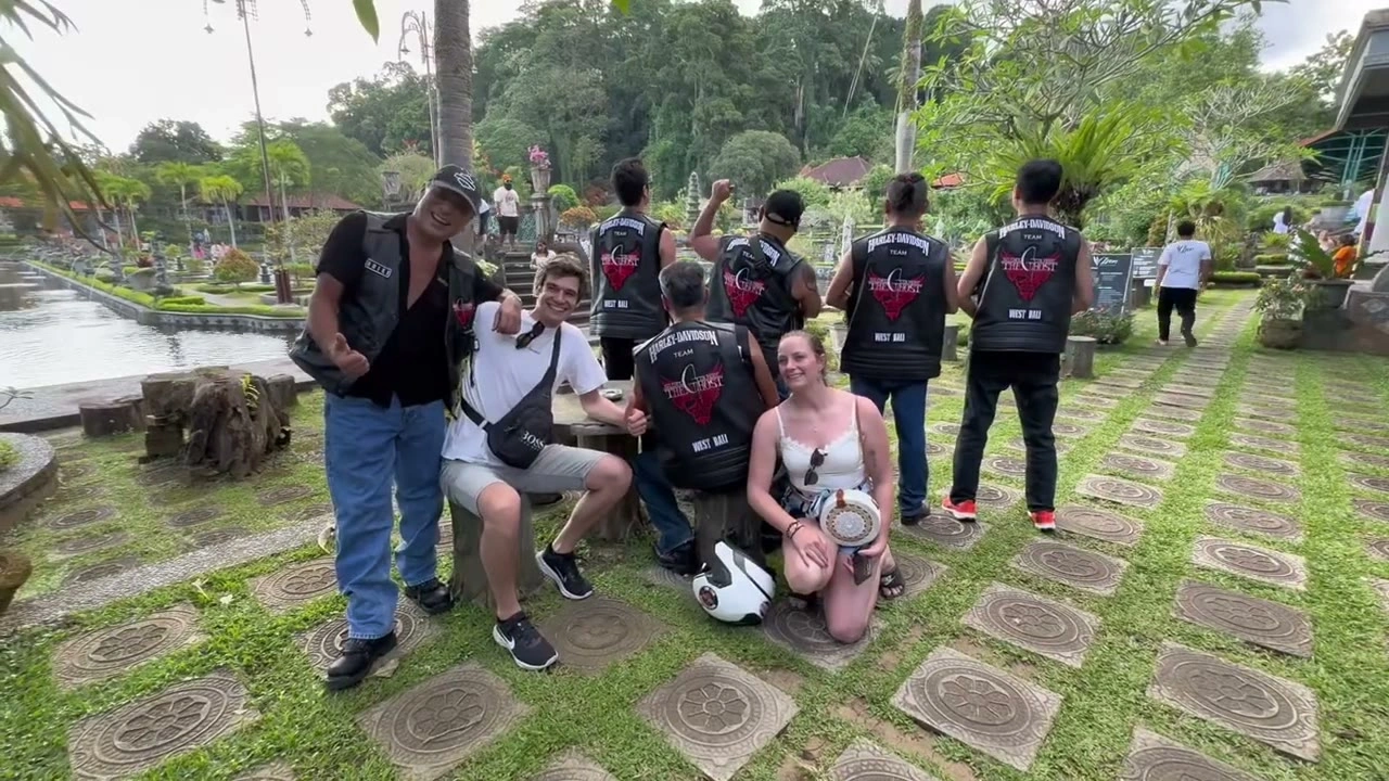 Tirta Ganggaでのチーム集合写真｜2025年4月 バリ島ハーレーツーリング — TEAM THE GHOST West Bali