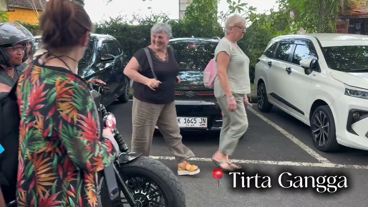 Tirta Gangga市場を歩くメンバーたち｜2025年4月 バリ島ハーレーツーリング — TEAM THE GHOST West Bali