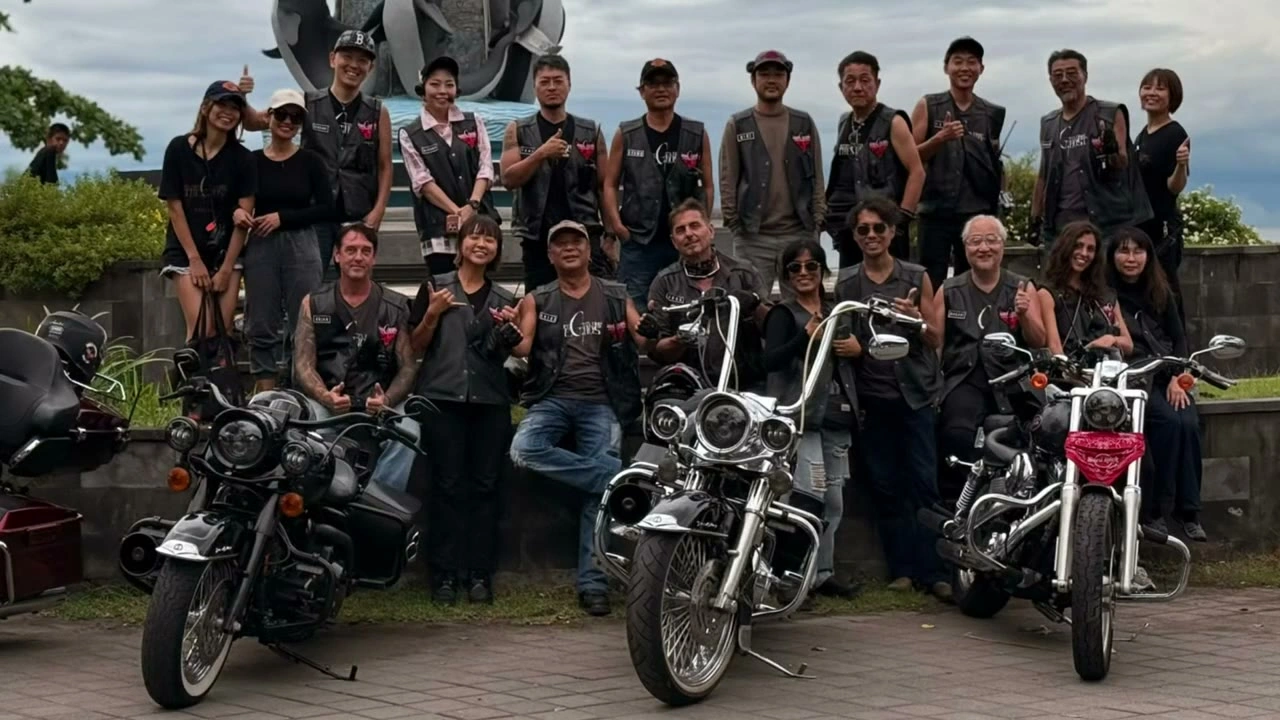 バイクを背に集合写真｜2025年5月 バリ島ハーレーツーリング — TEAM THE GHOST West Bali