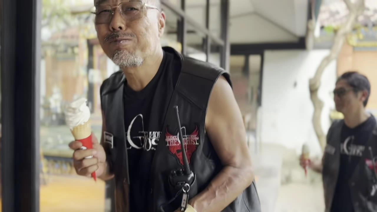アニキ（丸尾孝俊）カフェでアイス休憩｜2025年5月 バリ島ハーレーツーリング — TEAM THE GHOST West Bali