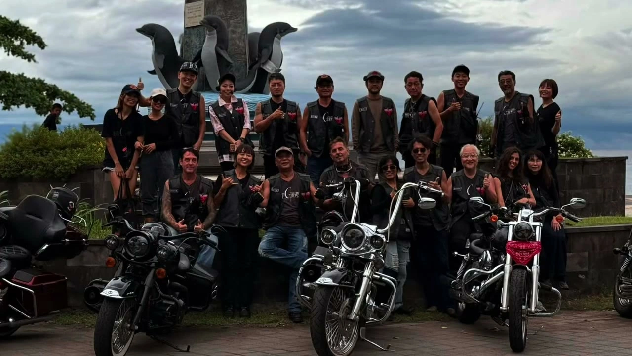 バイクを背にした集合写真｜2025年5月 バリ島ハーレーツーリング — TEAM THE GHOST West Bali