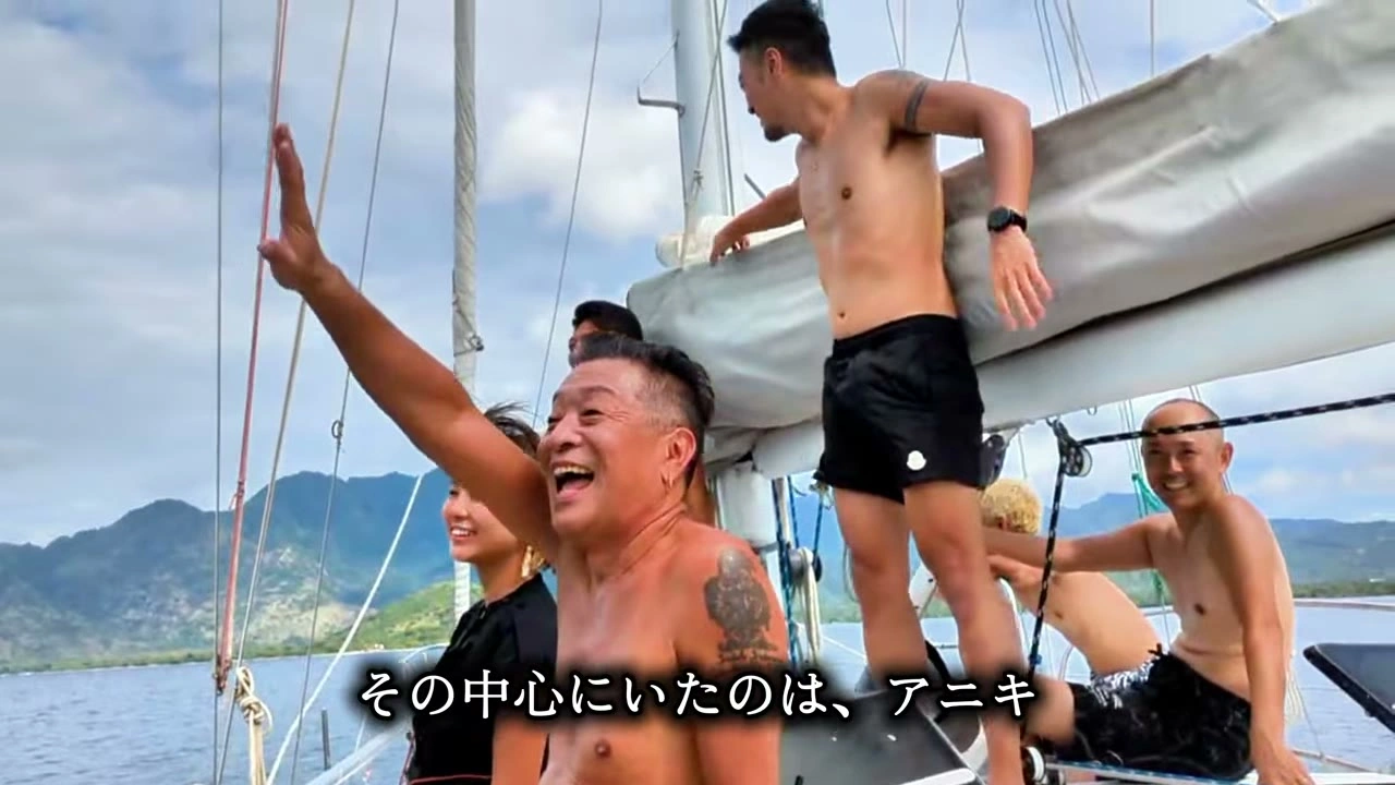 アニキが中心で腕を上げて歓声｜2025年7月 バリ島ハーレーツーリング — TEAM THE GHOST West Bali