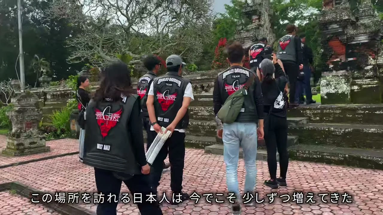 慰霊に訪れたメンバーの笑顔｜2025年8月 バリ島ハーレーツーリング — TEAM THE GHOST West Bali
