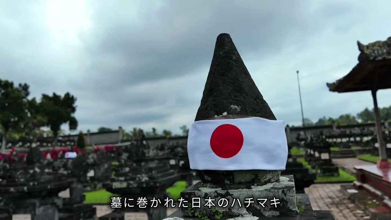 日本のハチマキ（日章旗）が巻かれた墓｜2025年8月 バリ島ハーレーツーリング — TEAM THE GHOST West Bali