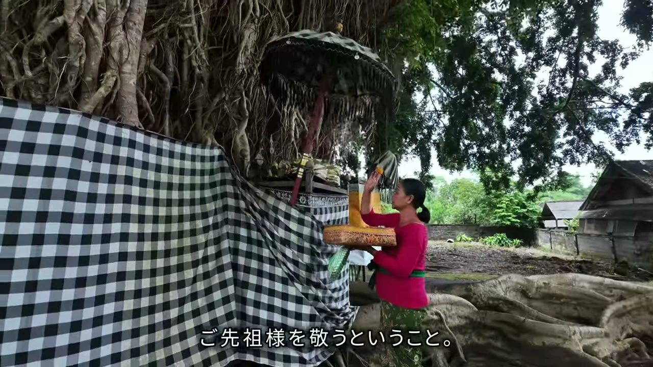 供物を捧げる女性｜2025年8月 バリ島ハーレーツーリング — TEAM THE GHOST West Bali