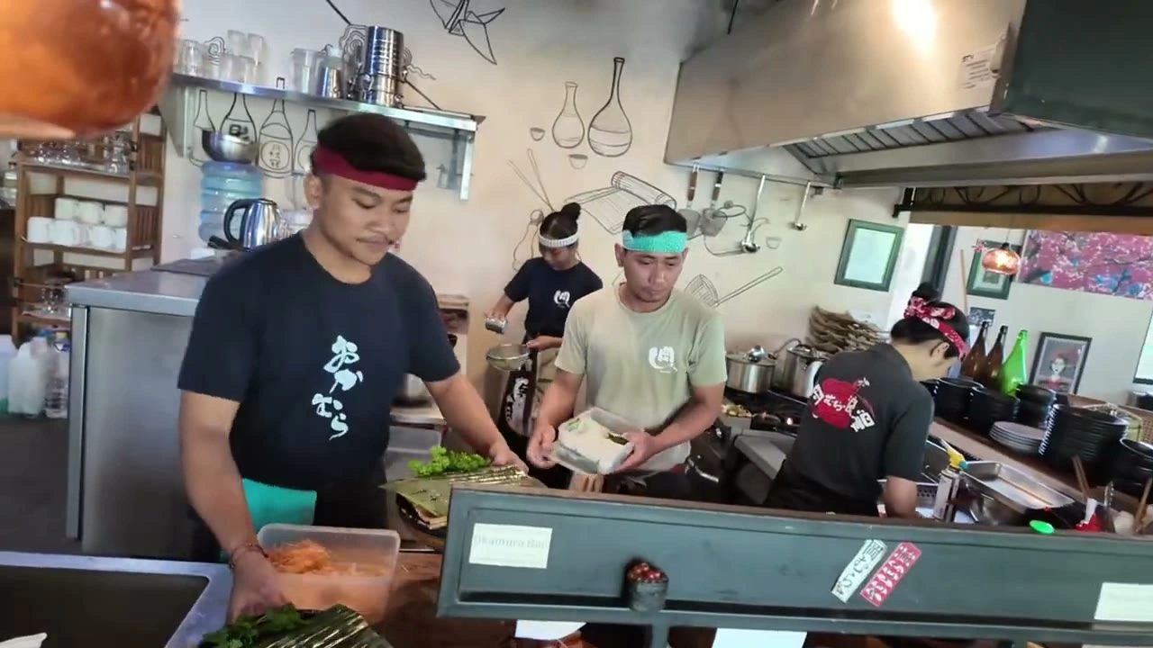 寿司職人が調理｜2025年8月 バリ島ハーレーツーリング — TEAM THE GHOST West Bali
