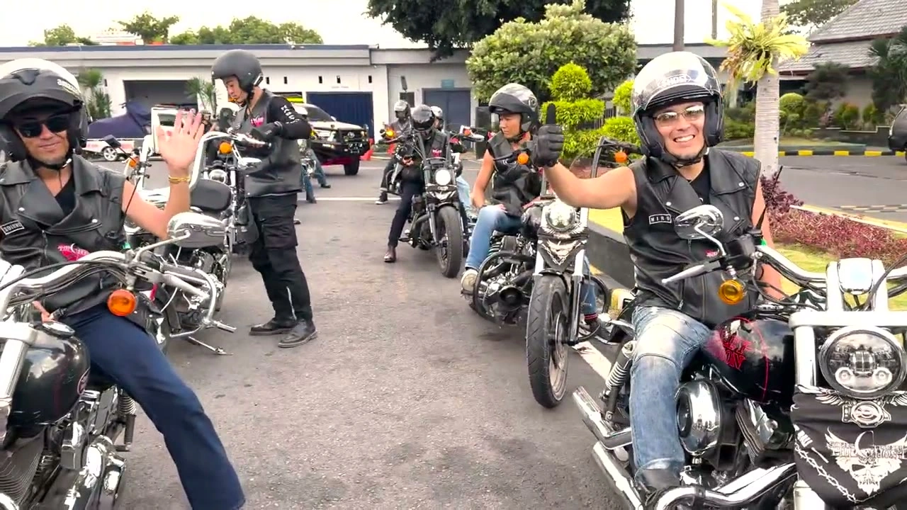 バイク上でピース＆笑顔｜2025年9月 バリ島ハーレーツーリング — TEAM THE GHOST West Bali