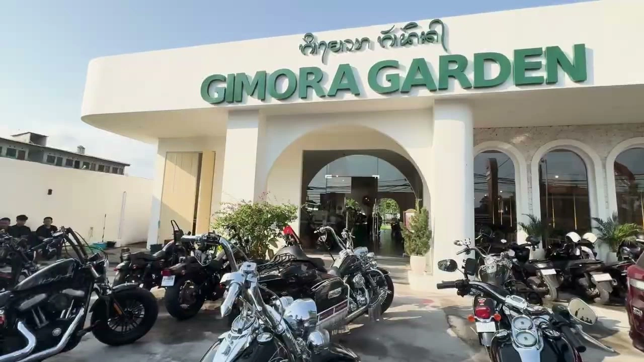 GIMORA GARDENの前にハーレーが並ぶ｜2025年10月 バリ島ハーレーツーリング — TEAM THE GHOST West Bali