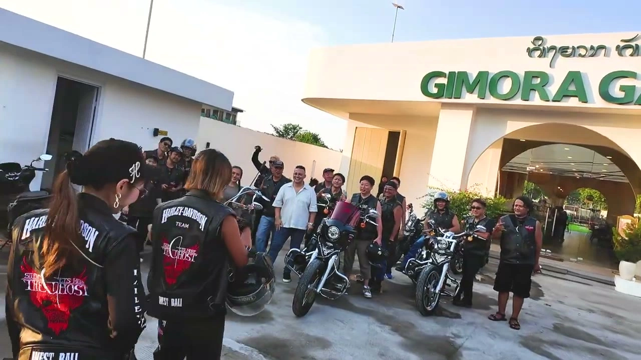 GIMORA GARDEN前で大人数の集合写真｜2025年10月 バリ島ハーレーツーリング — TEAM THE GHOST West Bali