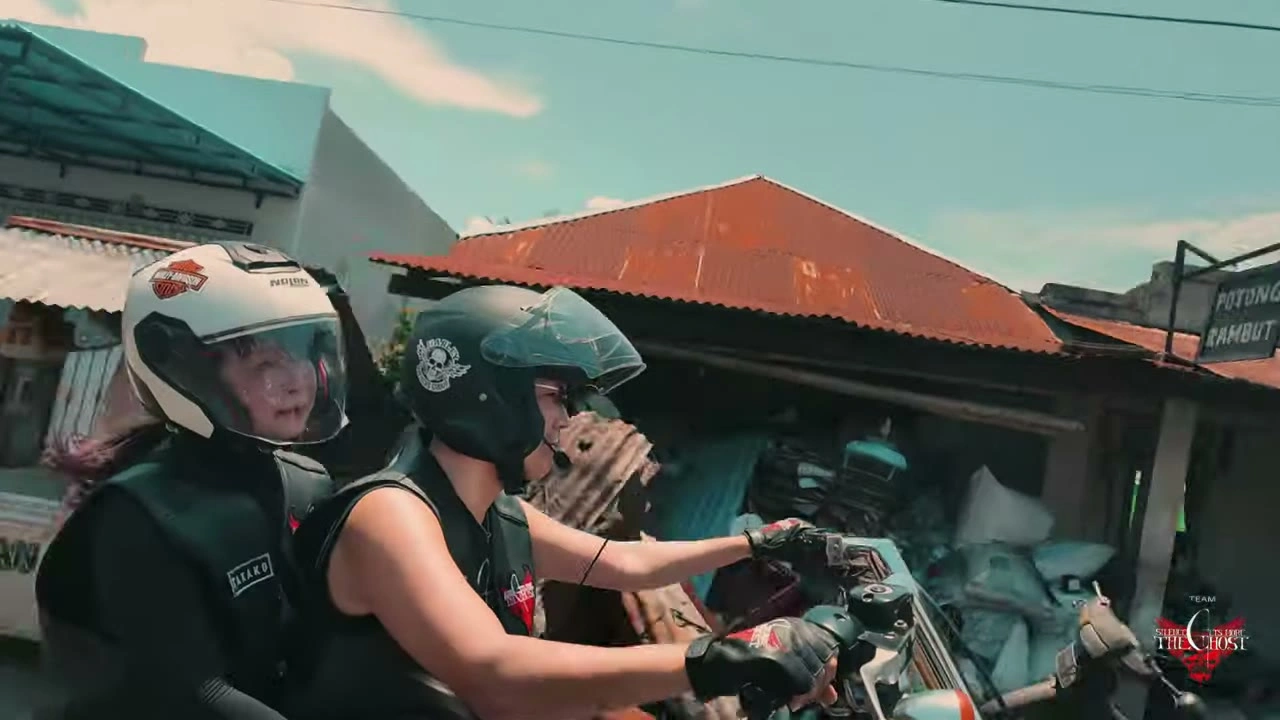 2人乗りのライダー（談笑）｜2026年1月 バリ島ハーレーツーリング — TEAM THE GHOST West Bali