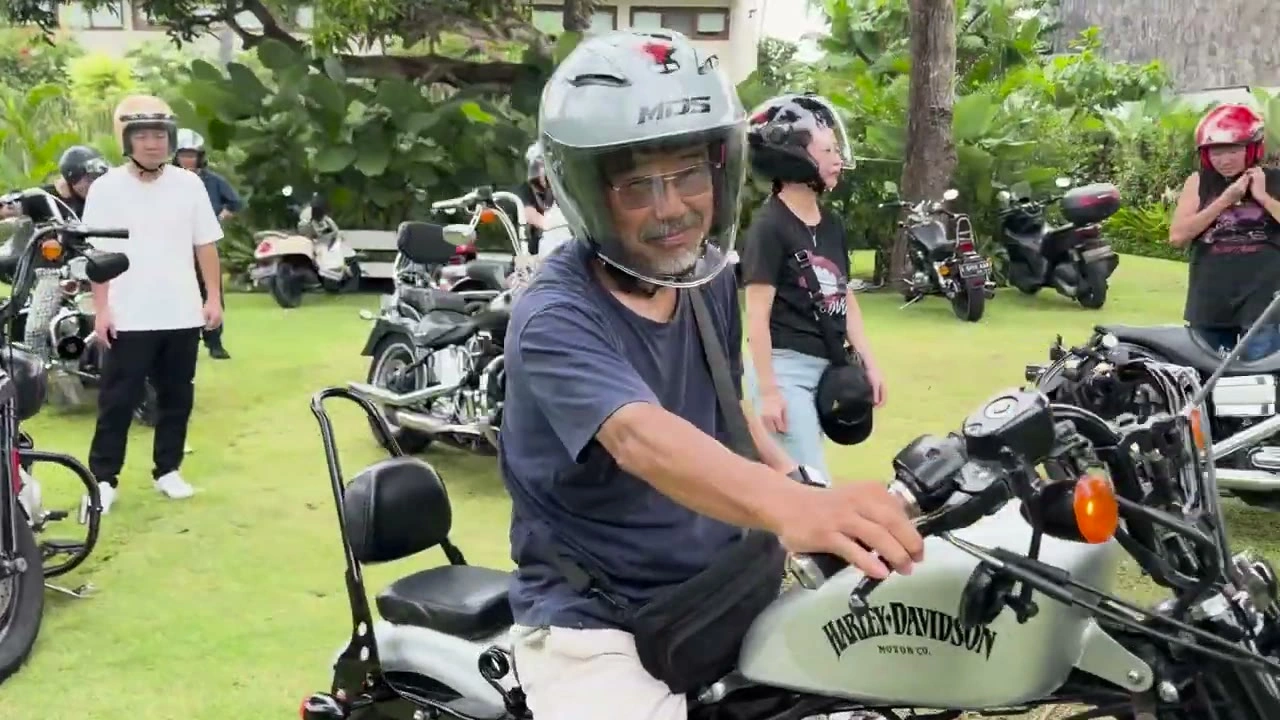 白髪の男性ライダー正面｜2026年1月 バリ島ハーレーツーリング — TEAM THE GHOST West Bali