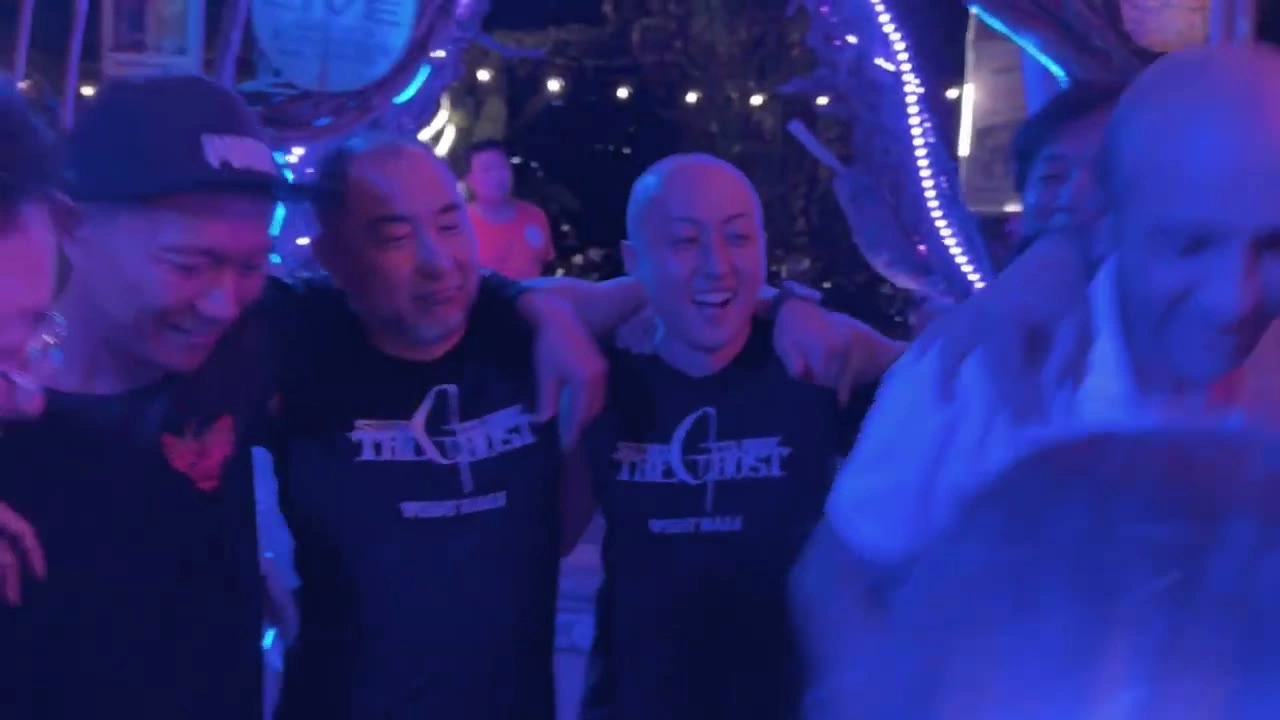 メンバー3人が肩組んで大笑い｜2026年1月 バリ島ハーレーツーリング — TEAM THE GHOST West Bali