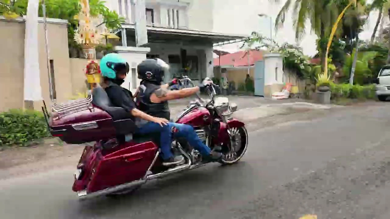 2人乗りのライダー｜2026年1月 バリ島ハーレーツーリング — TEAM THE GHOST West Bali