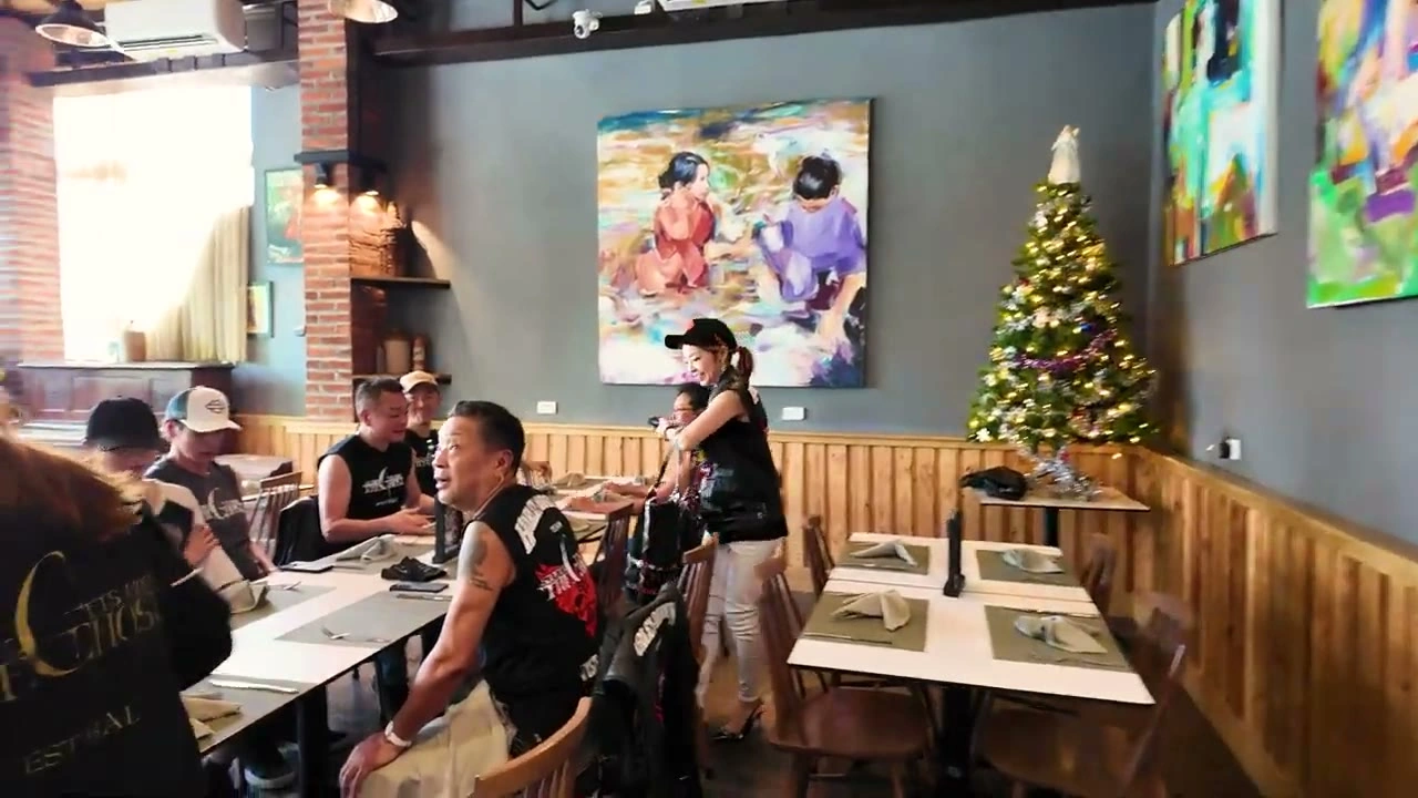 カフェでメンバー集合｜2026年1月 バリ島ハーレーツーリング — TEAM THE GHOST West Bali