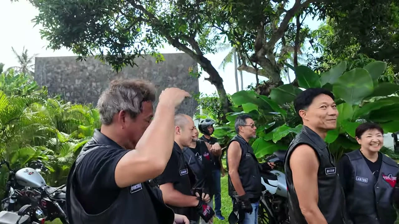 メンバー集合（笑顔）｜2026年2月 バリ島ハーレーツーリング — TEAM THE GHOST West Bali