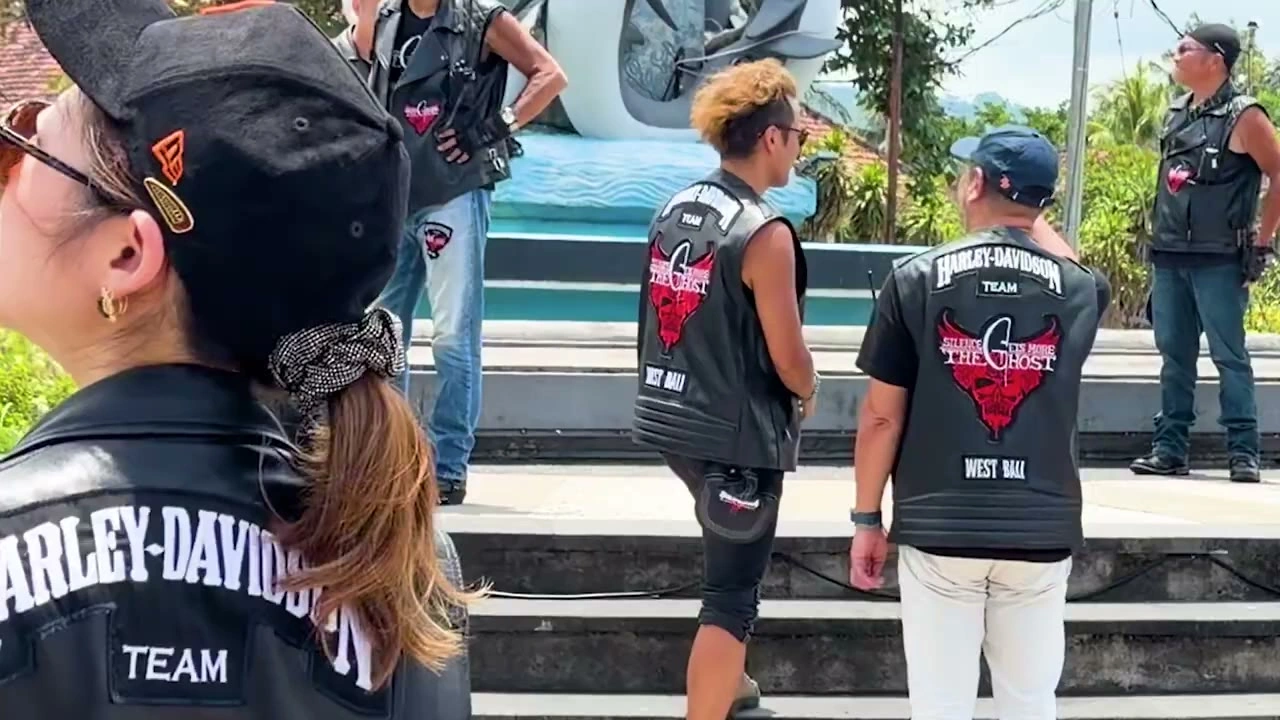 キャップの女性メンバー｜2026年2月 バリ島ハーレーツーリング — TEAM THE GHOST West Bali