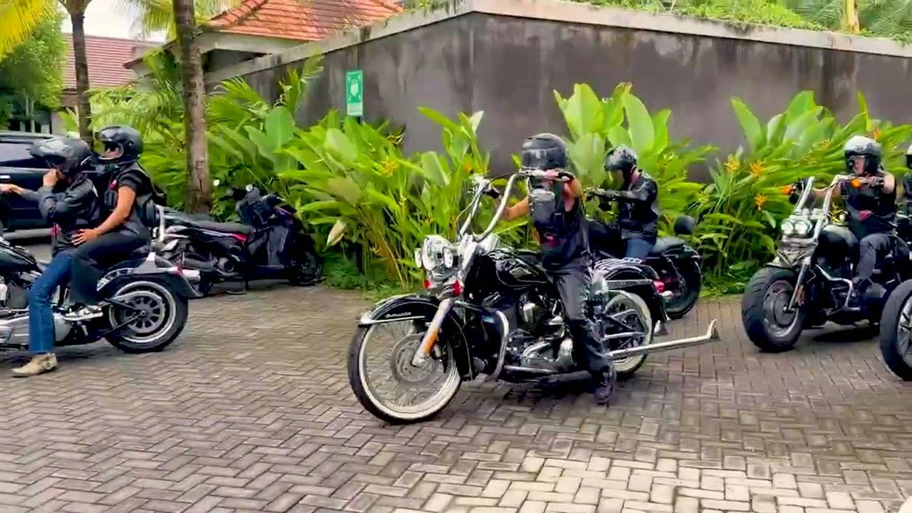バイクにまたがるメンバー｜2026年3月 バリ島ハーレーツーリング — TEAM THE GHOST West Bali