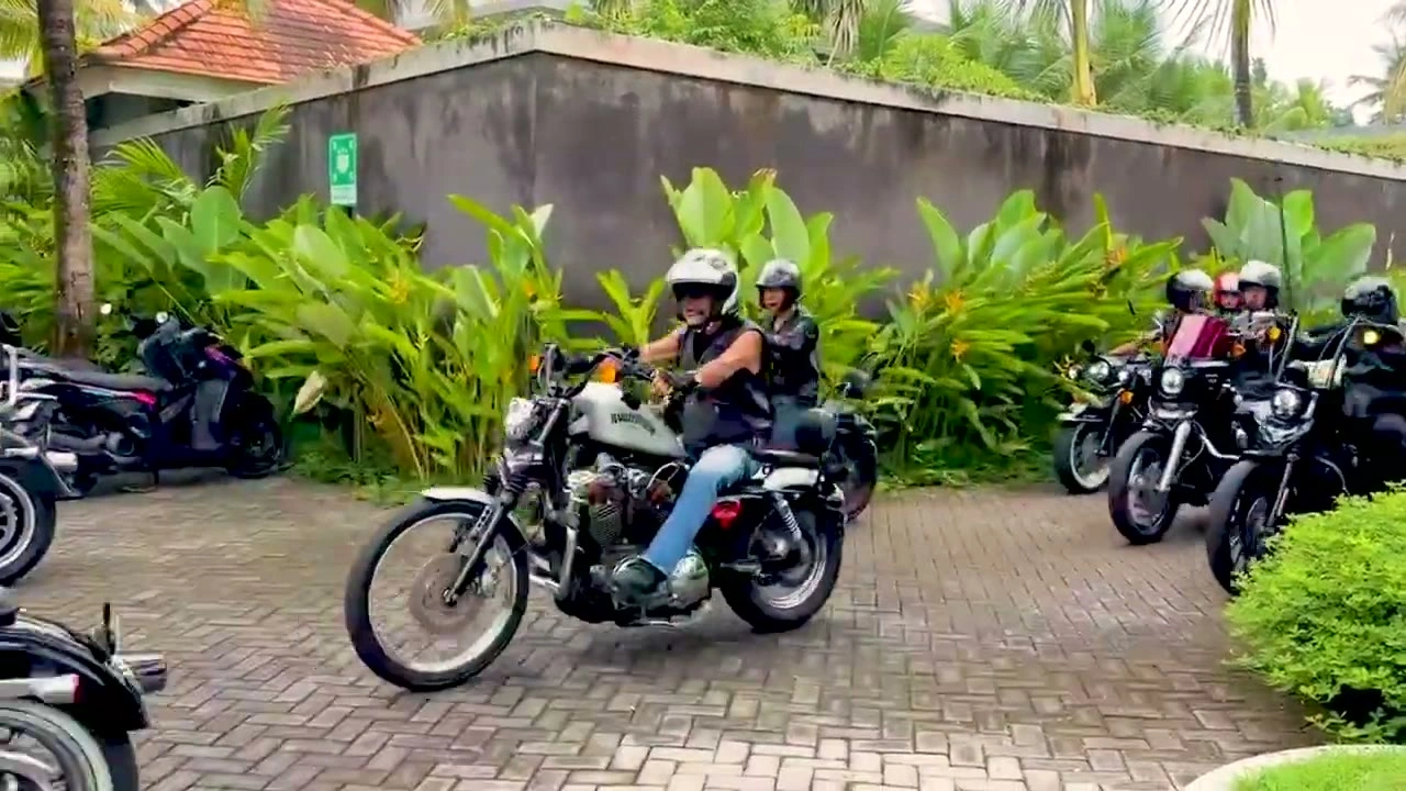 バイクにまたがるメンバー｜2026年3月 バリ島ハーレーツーリング — TEAM THE GHOST West Bali
