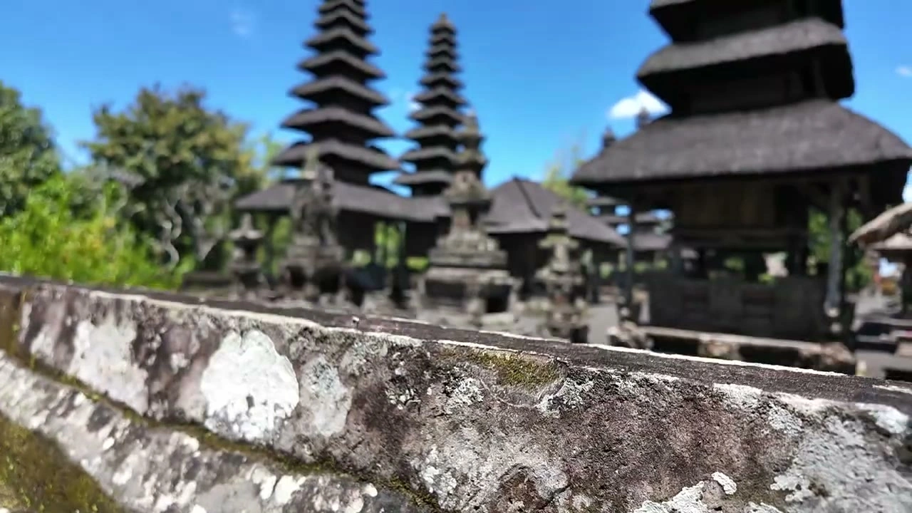 メングウィ寺院の多層塔｜2026年4月 バリ島ハーレーツーリング — TEAM THE GHOST West Bali