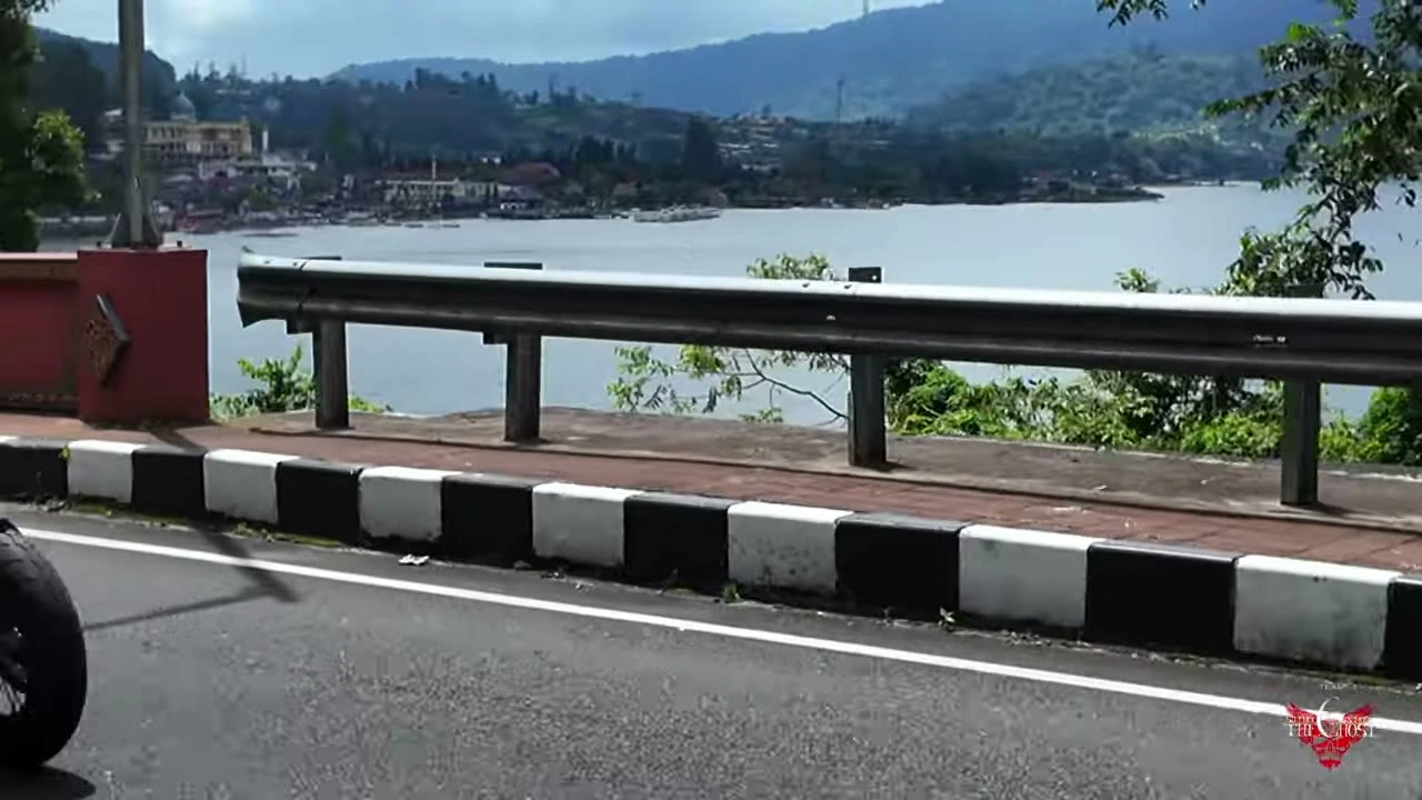 湖沿いの道（ブラタン湖・景色）｜2026年4月 バリ島ハーレーツーリング — TEAM THE GHOST West Bali