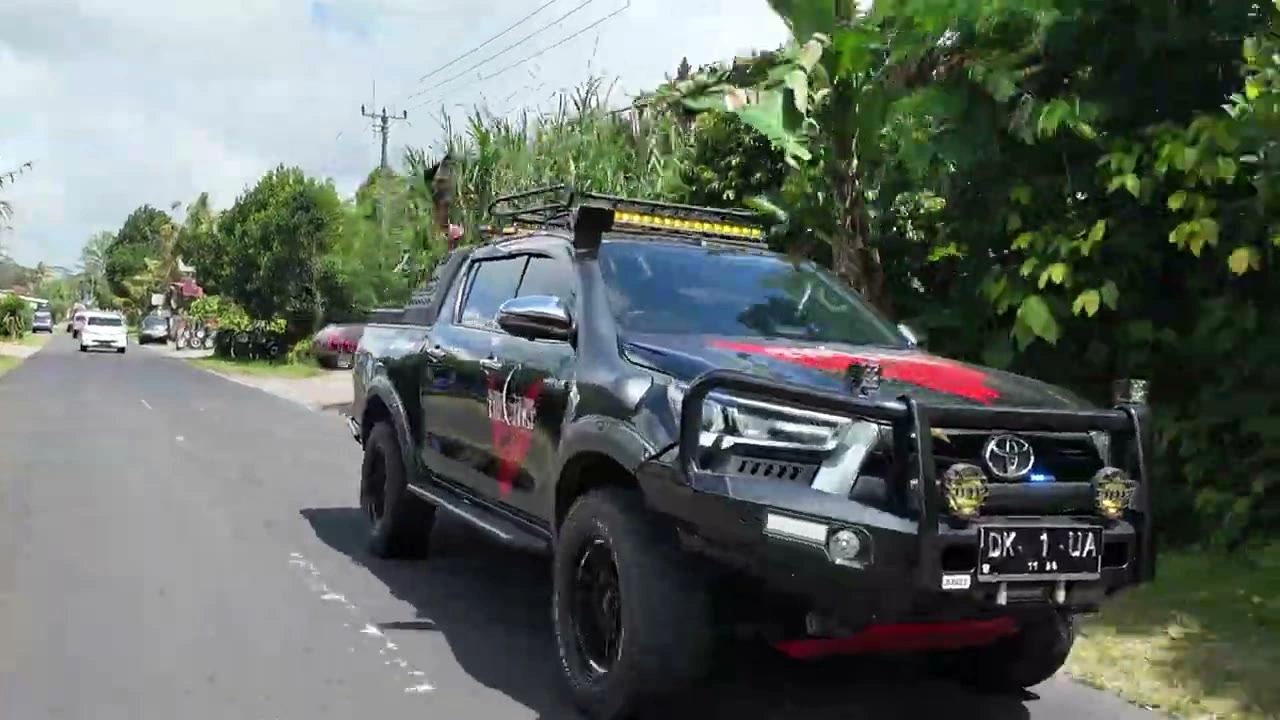 THE GHOST の HILUX（サポートカー・ロゴ）｜2026年5月 バリ島ハーレーツーリング — TEAM THE GHOST West Bali