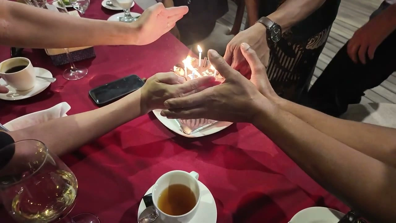 誕生日ケーキと花火（お祝いの瞬間）｜2026年6月 バリ島ハーレーツーリング — TEAM THE GHOST West Bali