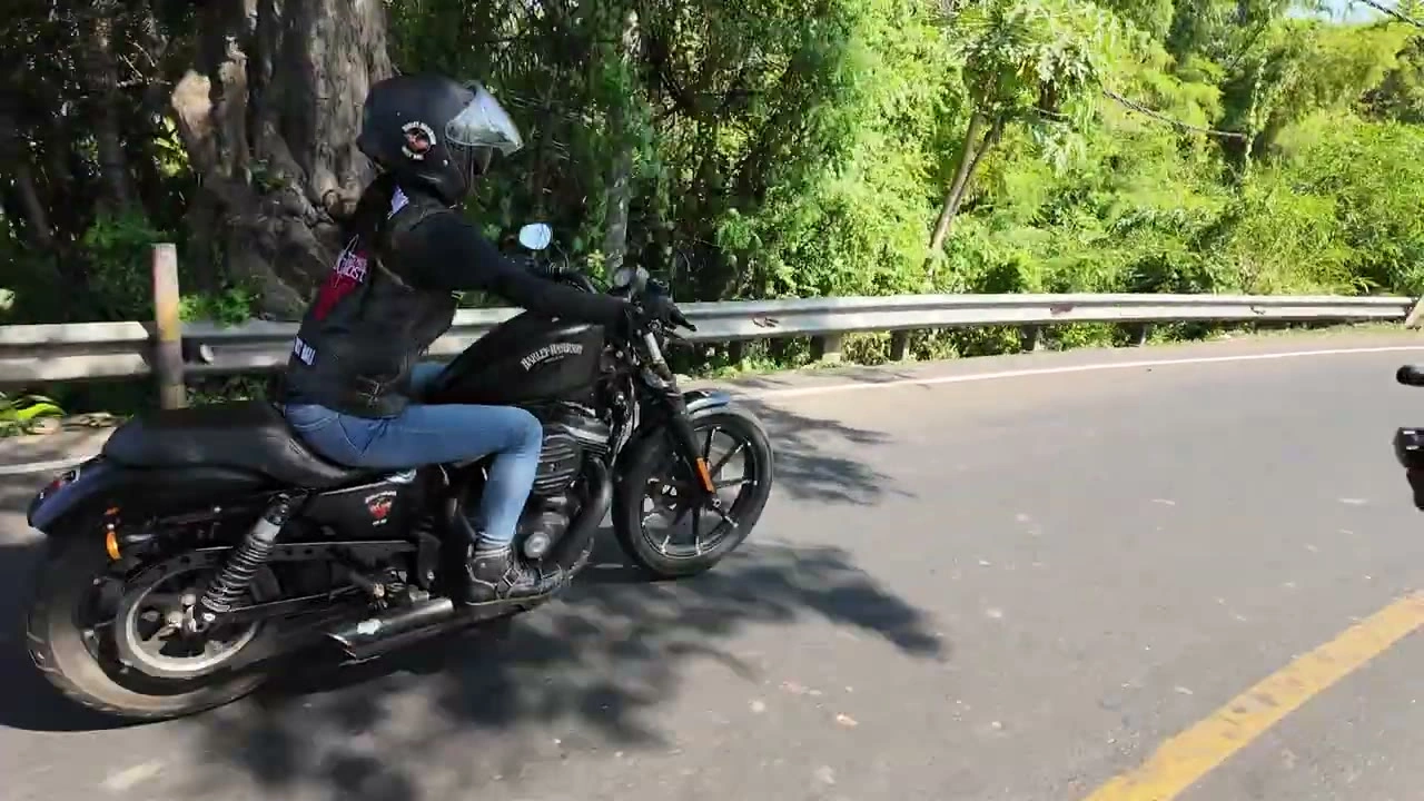 ライダー（黒ヘルメット）｜2026年6月 バリ島ハーレーツーリング — TEAM THE GHOST West Bali
