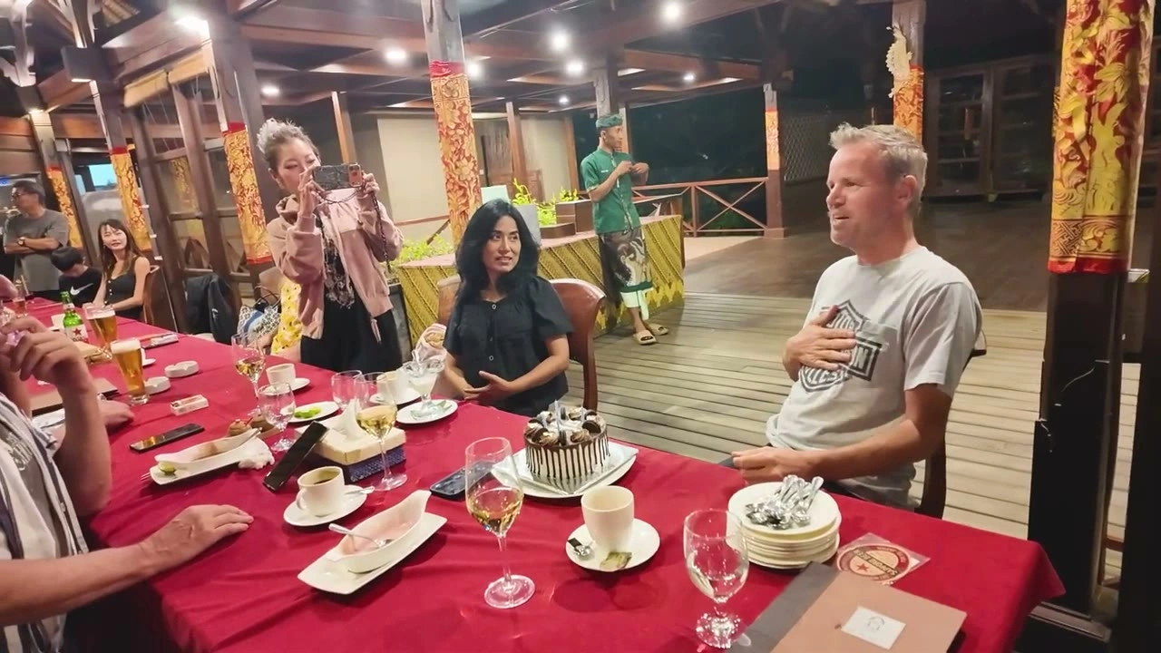 誕生日ディナー・黒服の女性＋金髪＋メンバー｜2026年6月 バリ島ハーレーツーリング — TEAM THE GHOST West Bali