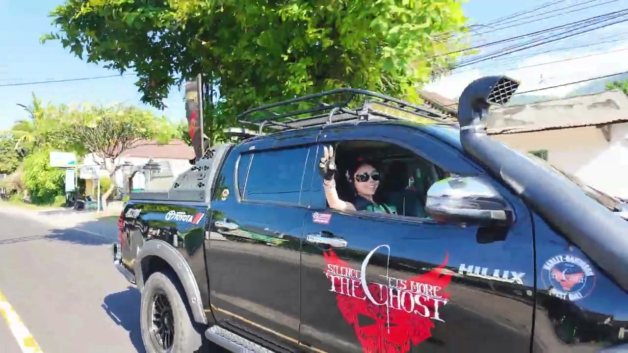 Day2 1:32 THE GHOST の HILUX（サポートカー・ロゴ入り）｜2026年6月 バリ島ハーレーツーリング — TEAM THE GHOST West Bali
