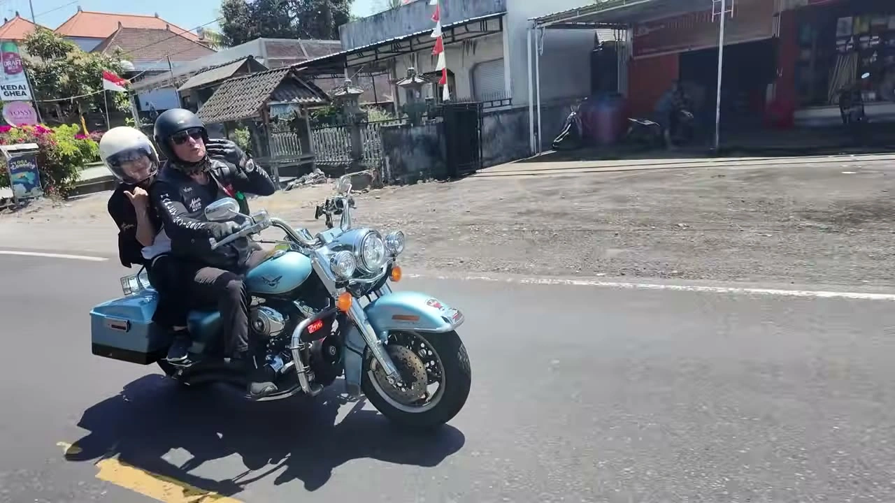 水色のハーレーで走り出す｜2026年8月 バリ島ハーレーツーリング — TEAM THE GHOST West Bali