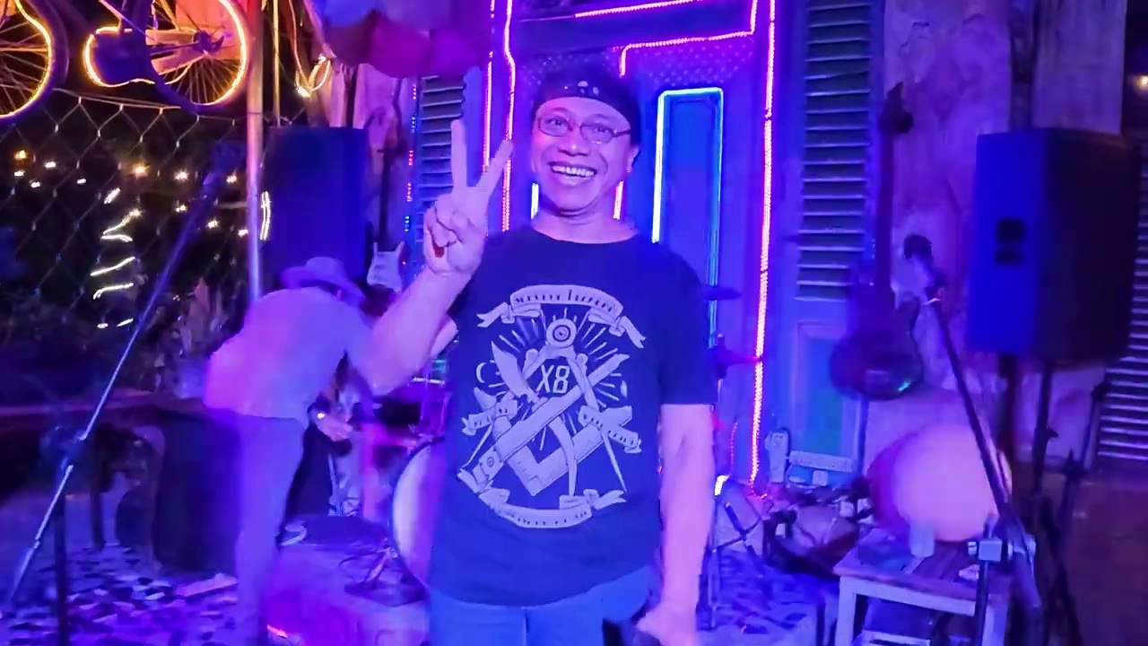 マイクを握って熱唱、ライブバーの主役に｜2026年8月 バリ島ハーレーツーリング — TEAM THE GHOST West Bali