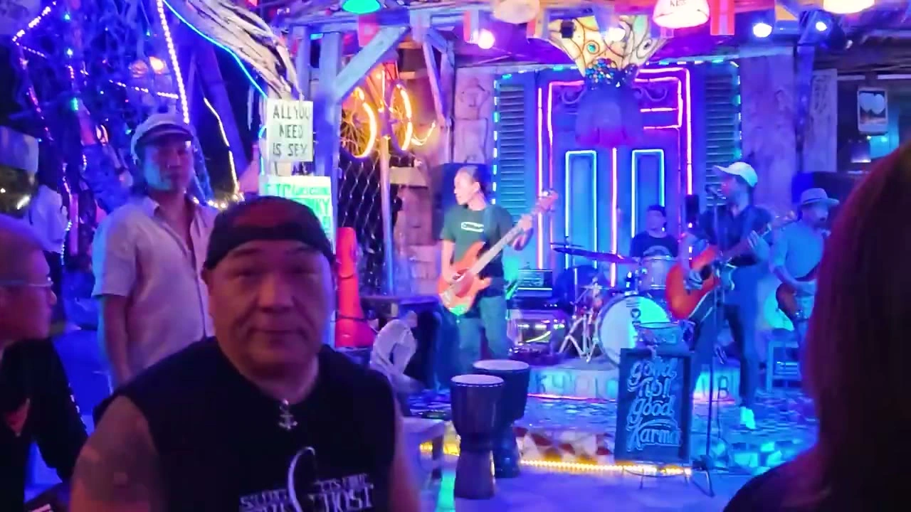 生バンドの音に包まれるバーの夜｜2026年8月 バリ島ハーレーツーリング — TEAM THE GHOST West Bali