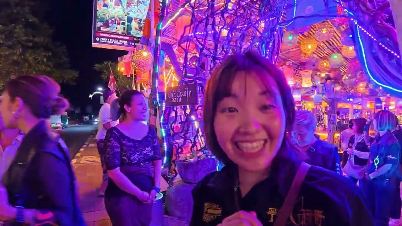 色とりどりの灯りの中、満面の笑み｜2026年8月 バリ島ハーレーツーリング — TEAM THE GHOST West Bali