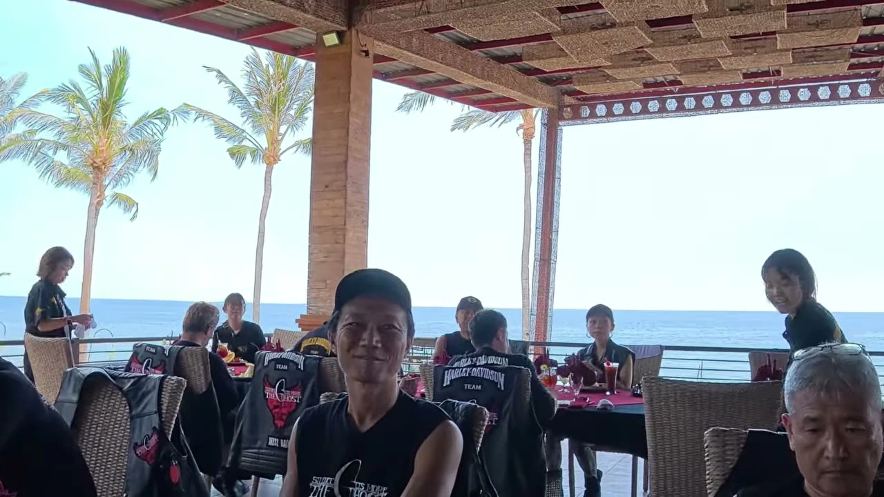 海の見えるレストランでひと息つく｜2026年8月 バリ島ハーレーツーリング — TEAM THE GHOST West Bali