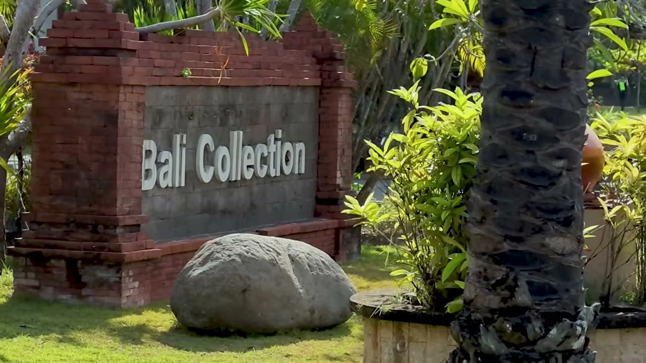 「Bali Collection」の石の看板｜2026年10月 バリ島ハーレーツーリング — TEAM THE GHOST West Bali